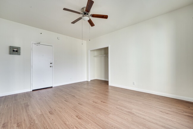 Building Photo - 1056 Normandie Ave