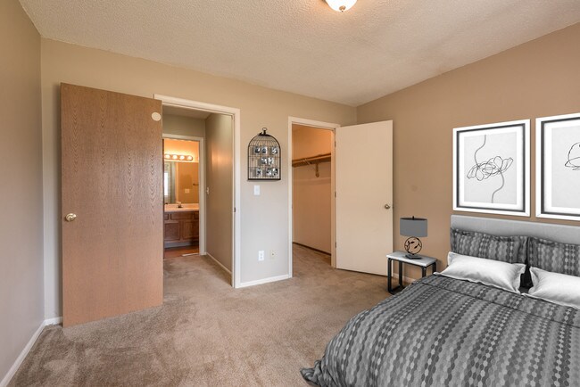 Foto del edificio - Spring Hill Plaza Apartments