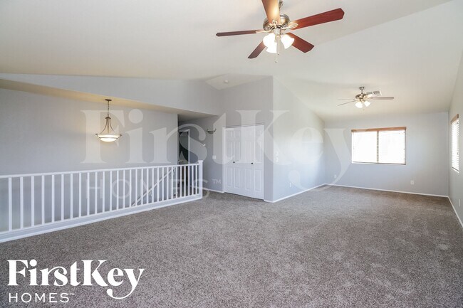 Building Photo - 375 W Jersey Way