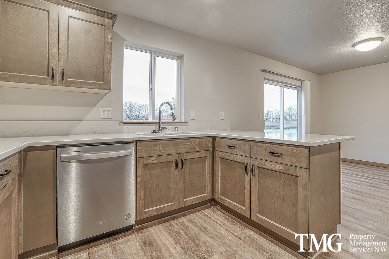 Foto principal - Brand New Construction 2 Story Duplex in W...