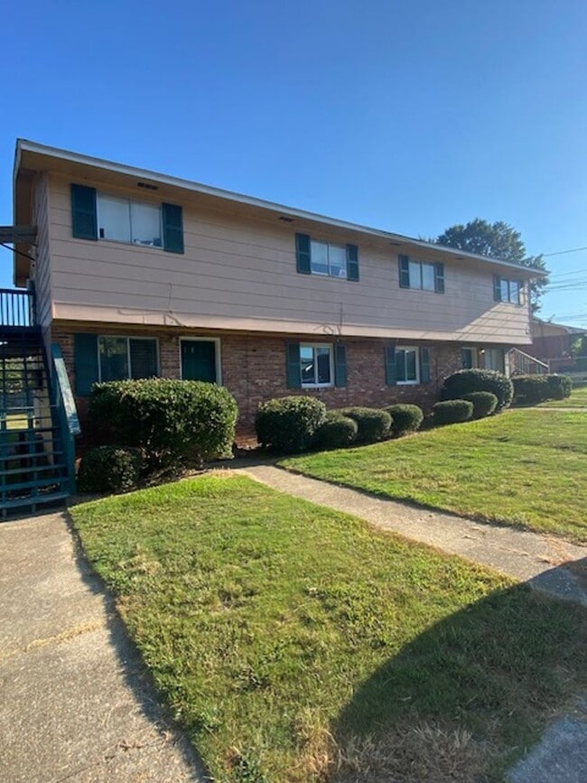 Building Photo - 4537 Saunders Dr
