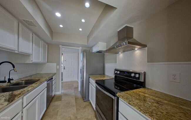 Building Photo - 2 br, 2 bath House - 921 E Michelle Dr