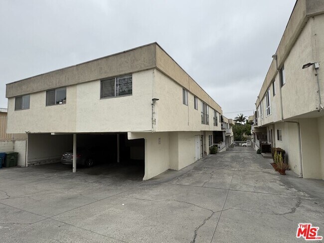 Foto del edificio - 563 E Hazel St