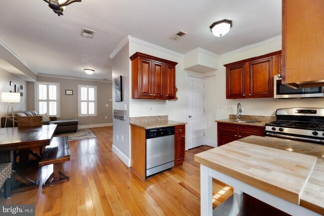 Building Photo - 1637 Kramer St NE
