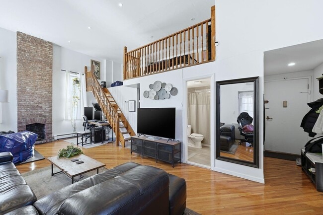 Building Photo - 174 Grand St