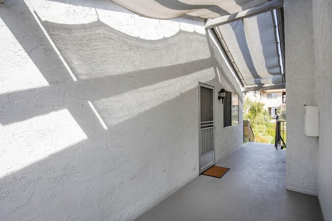 Foto del edificio - Move-in Ready Condo!