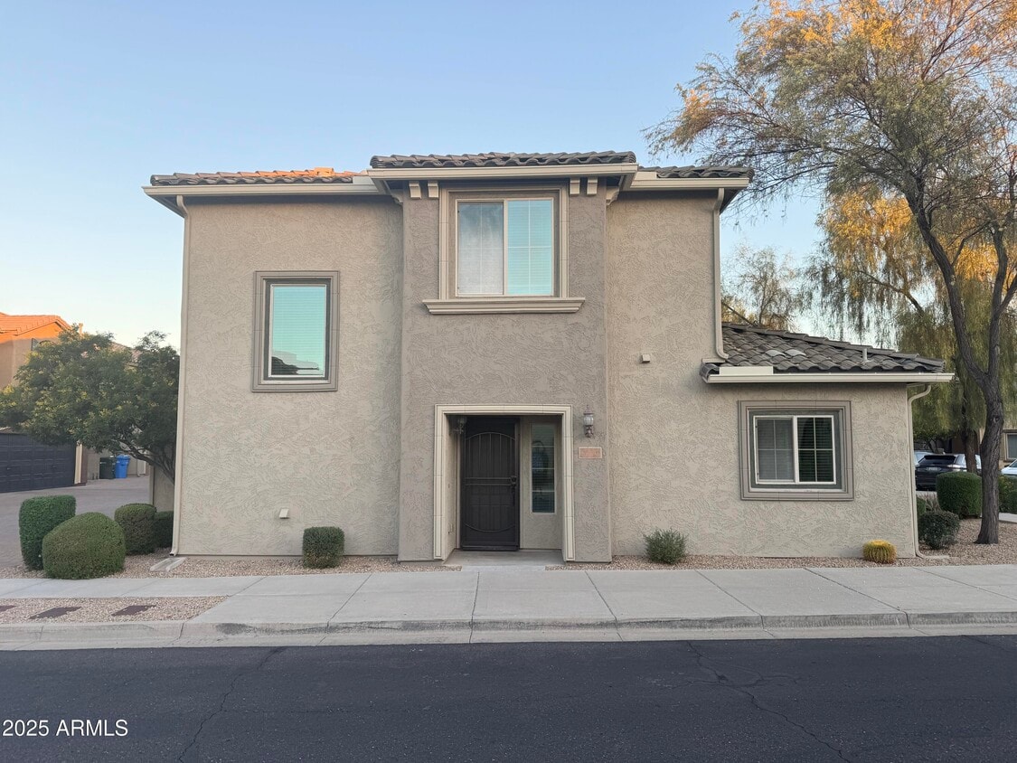 Foto principal - 3670 E Zachary Dr