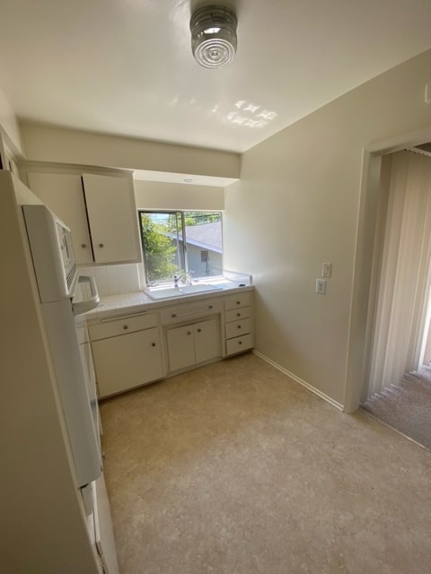 Kitchen - 1740 Huntington Dr