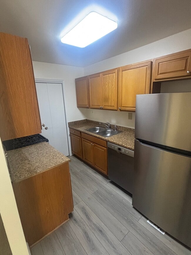 Photo - 7609 Fontainebleau Dr Apartment