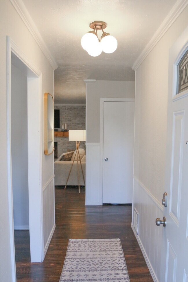 Foto del edificio - Large Updated Home!