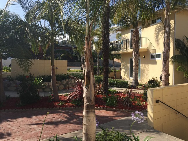 Foto del edificio - 1021 Cliff Dr