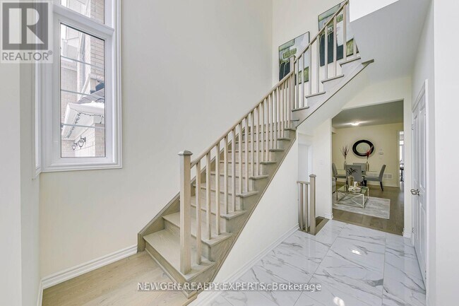 Building Photo - 328 Valleyway Dr