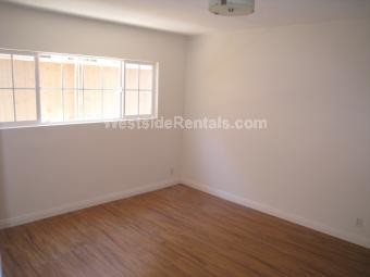 Building Photo - 310 N Van Ness Ave