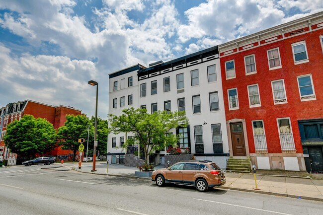 Building Photo - 231 E North Ave