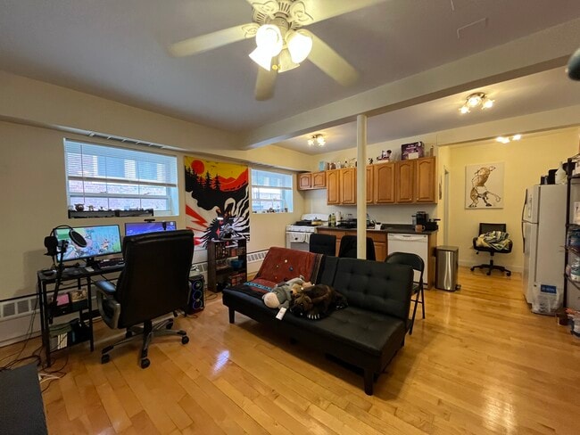 Building Photo - 1559 Beacon St