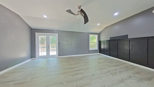 Foto del edificio - 415 Juniper Dr