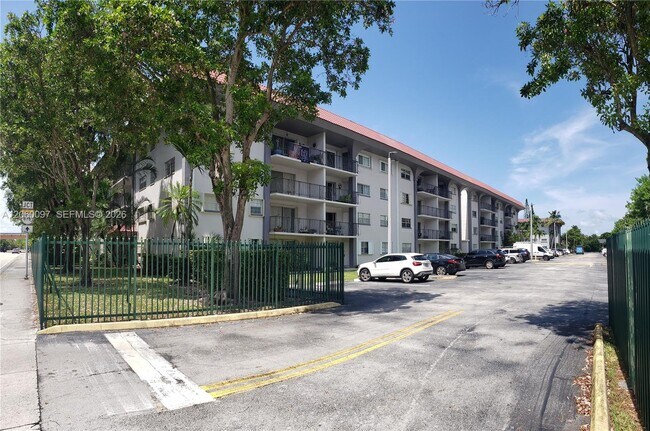 Foto del edificio - 8107 SW 72nd Ave