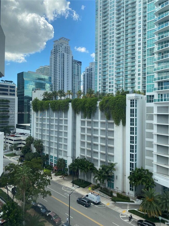 Foto del edificio - 825 Brickell Bay Dr