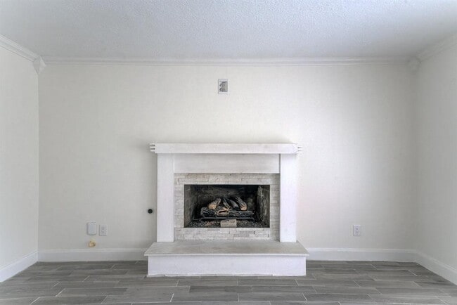 Building Photo - 560 Landfall Ln