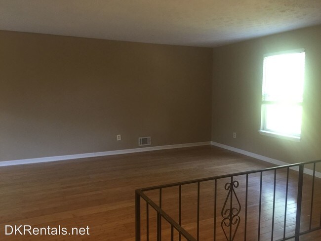 Building Photo - 3806 N Camp Creek Pky SW