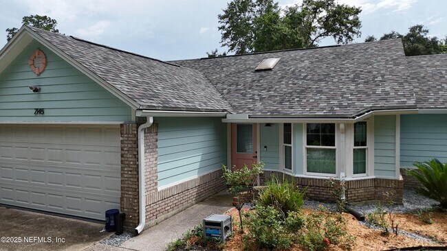 Foto del edificio - 2145 Cashen Wood Dr