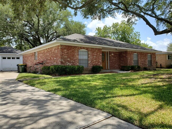 Foto del edificio - 3206 Randall Dr