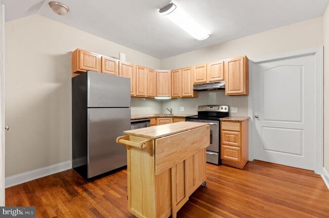 Building Photo - 609 N 34th St