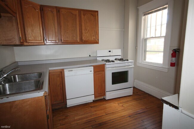 Foto del edificio - 3 br, 2.5 bath House - 828 W Walnut St