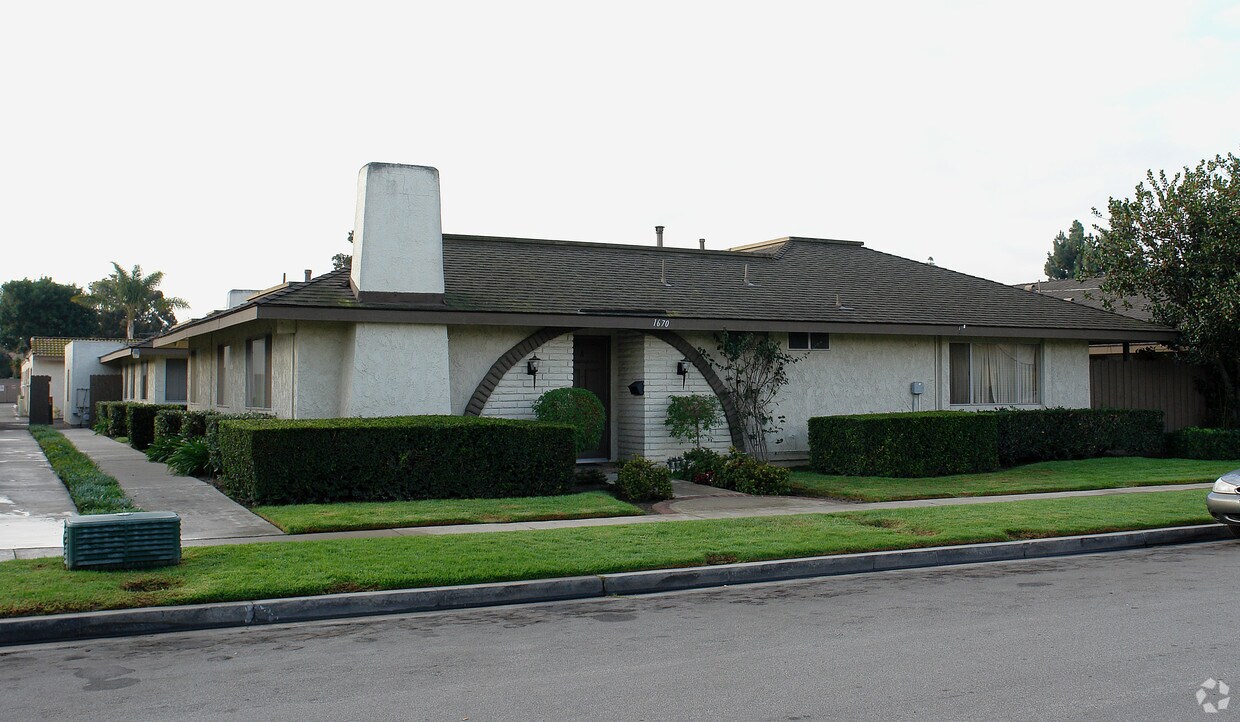 Building Photo - 1670 W Cindy Ln