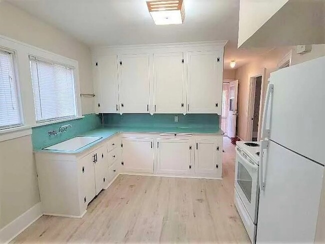 Kitchen - 341 NW 74th St