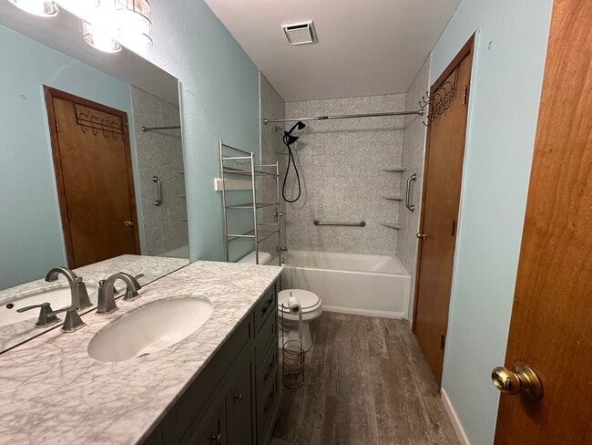Building Photo - 102 Comanche Ct