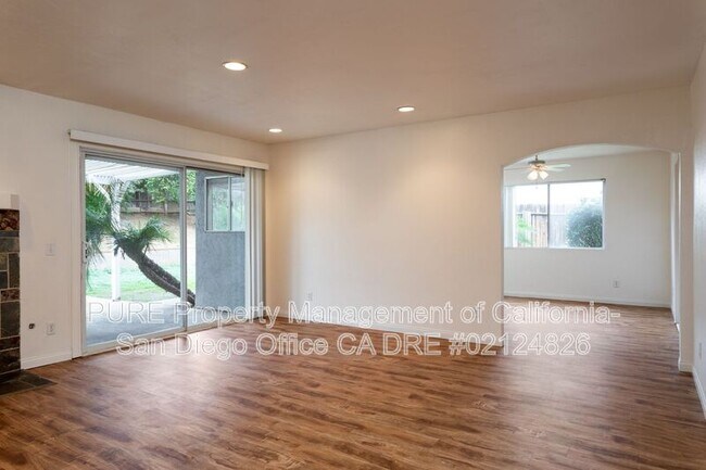 Building Photo - 1420 Palomar Dr