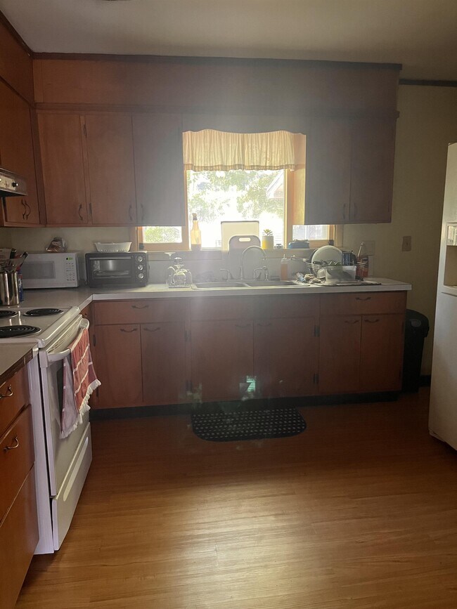 Building Photo - 513 Maple Ridge