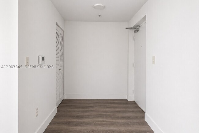 Foto del edificio - 6580 Indian Creek Dr