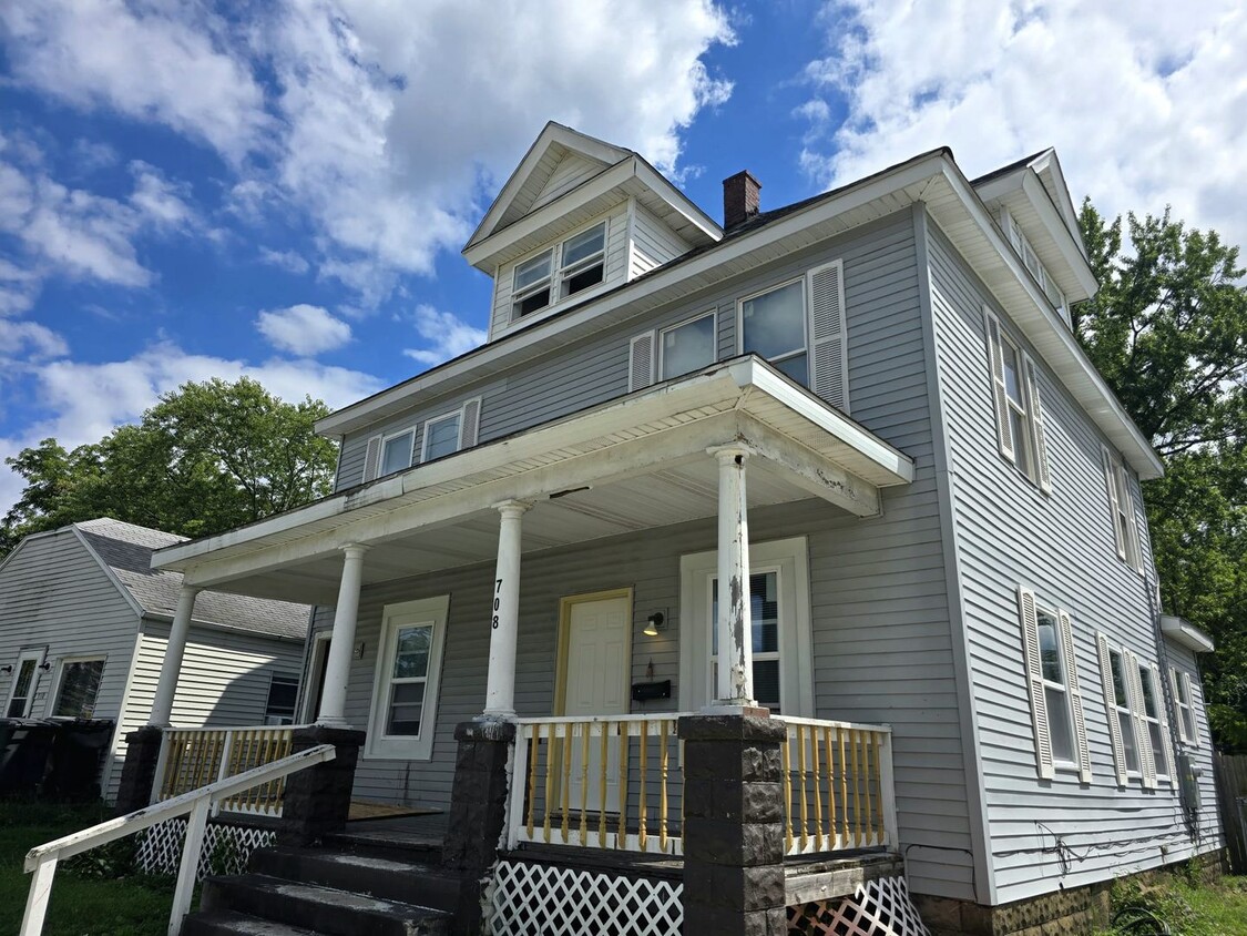 Primary Photo - 708 South Bend Ave