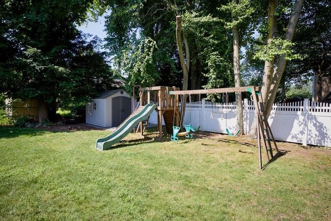 Building Photo - 39 Wood Ave
