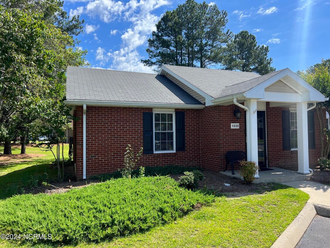 1222 Wilshire Cir, Aberdeen, NC 28315 Townhome Rentals in Aberdeen NC