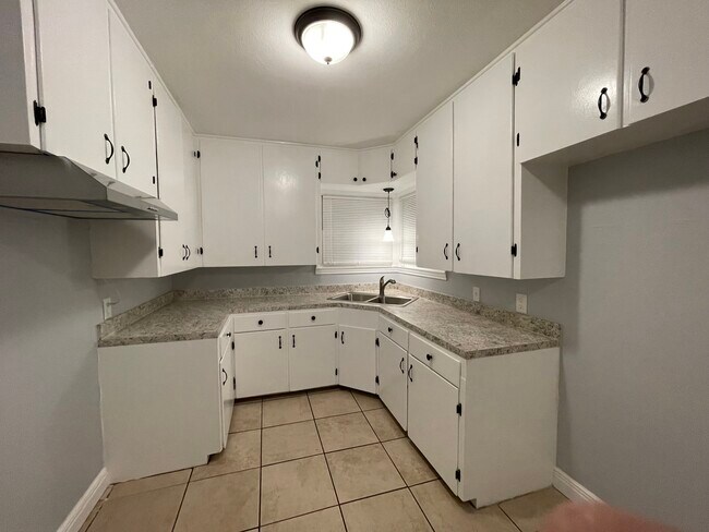 Foto del edificio - 4434 Kirkwood Dr