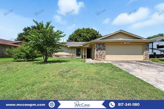 Building Photo - 1333 Mercedes St