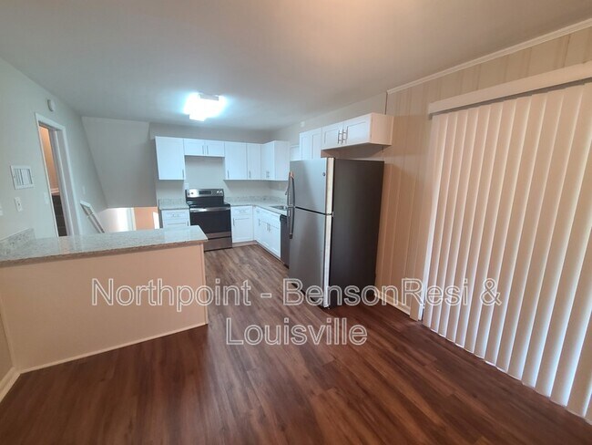 Building Photo - 2223 Shamrock Dr