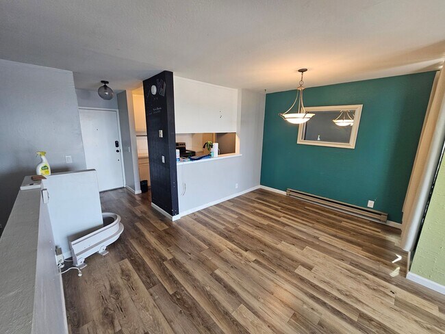 Foto del edificio - Shoreline Serenity: Modern Condo Steps fro...