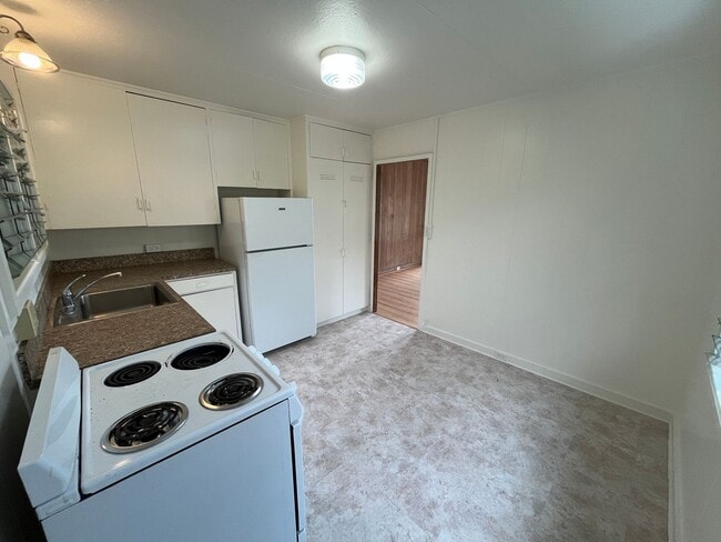 Building Photo - 2238 Aulii St