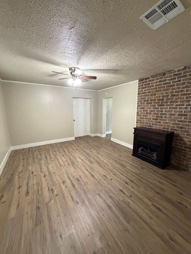 Foto del edificio - 3 Bedroom 1 Bath Home For Rent