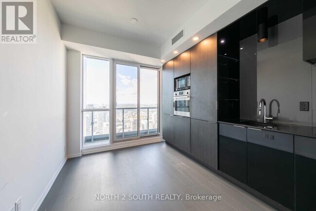 Building Photo - 70 Temperance St