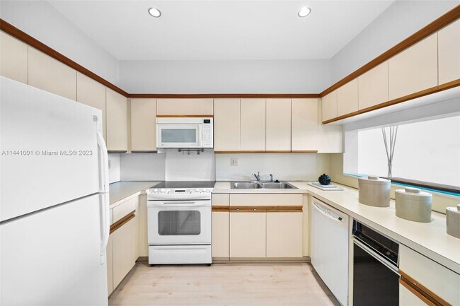 Building Photo - 101 Ocean Ln Dr