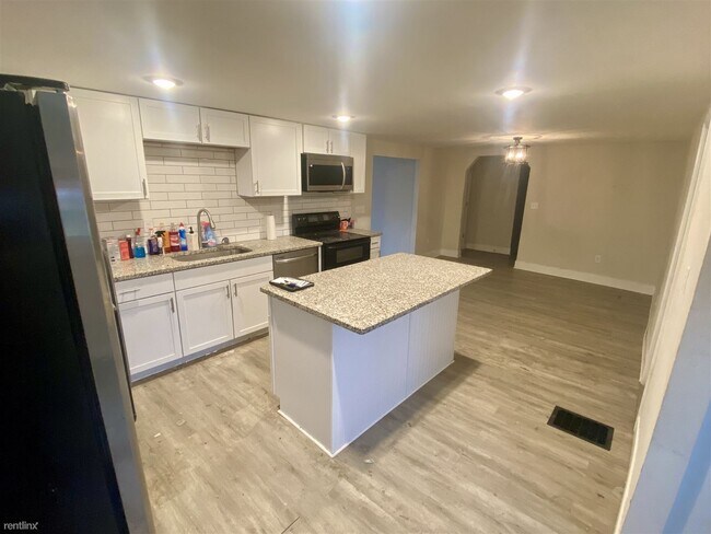 Building Photo - 4 br, 2 bath House - 3947 North 1st Street