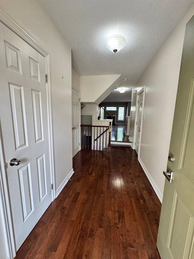 Building Photo - 505 Blue Jay Dr