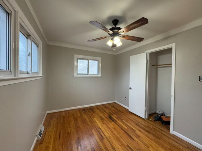 Foto del edificio - 1202 E George Ave