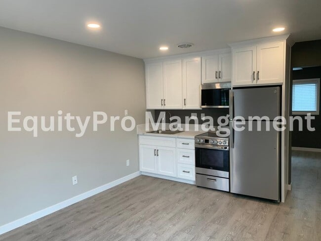 Foto del edificio - 7043 Pickering Ave