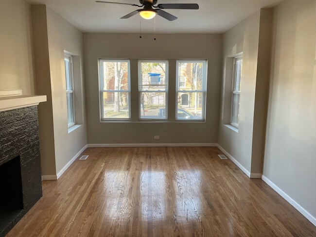 Foto del edificio - 7821 S Marshfield Ave
